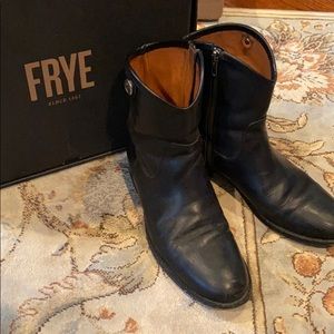 FLASH SALE Frye Melissa Button Short 2 Bootie